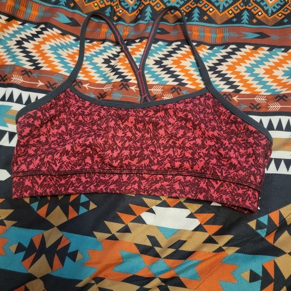🦋2/$25🦋 Lululemon Flow Y bra size 8 - Picture 3 of 5